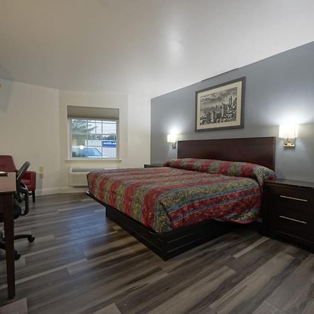 Greenwoods Inn & Suites Берлин Экстерьер фото