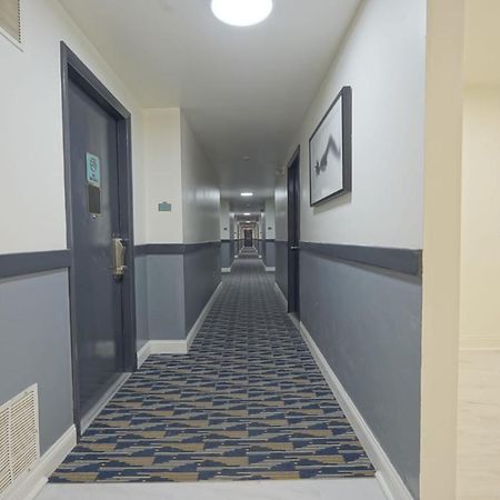 Greenwoods Inn & Suites Берлин Экстерьер фото