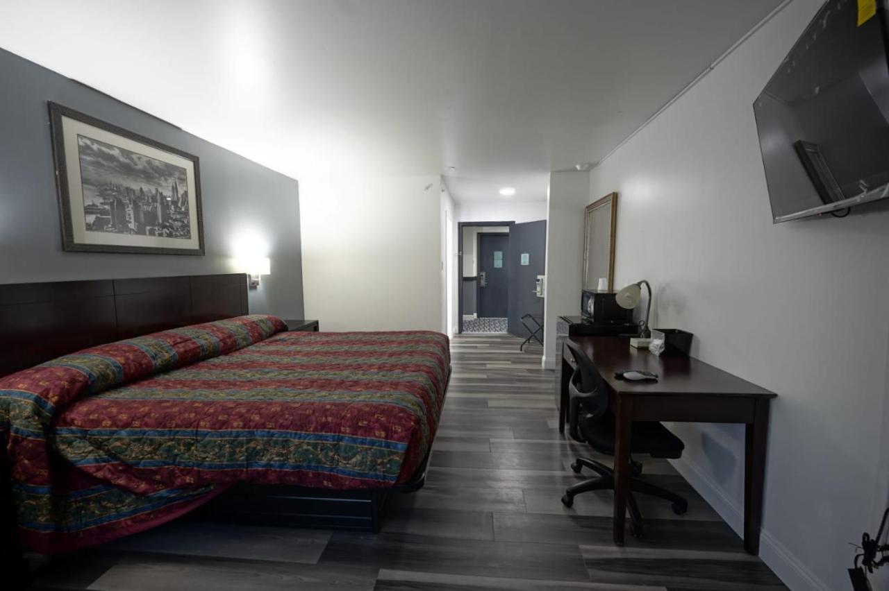 Greenwoods Inn & Suites Берлин Экстерьер фото