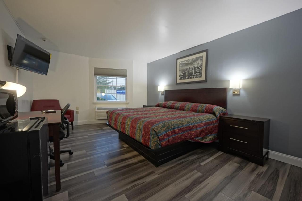 Greenwoods Inn & Suites Берлин Экстерьер фото