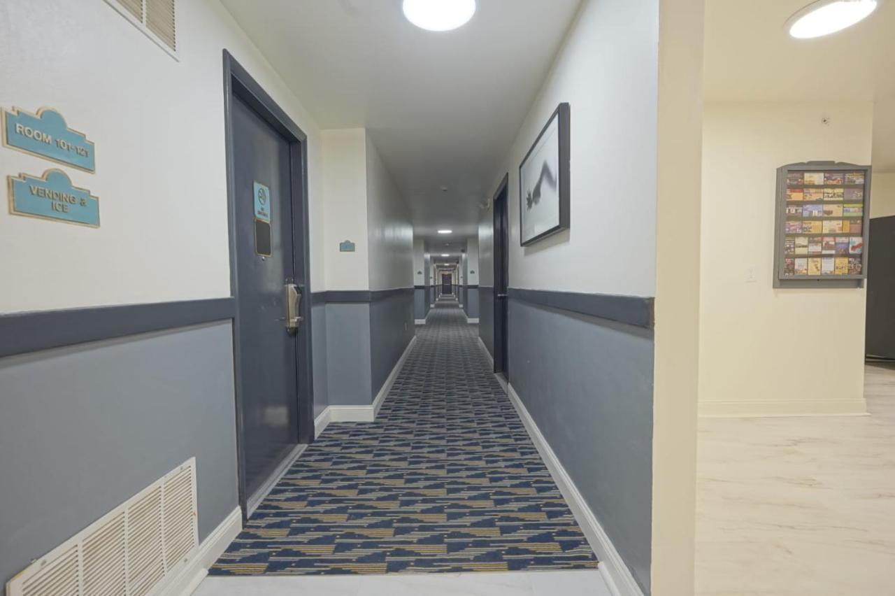 Greenwoods Inn & Suites Берлин Экстерьер фото